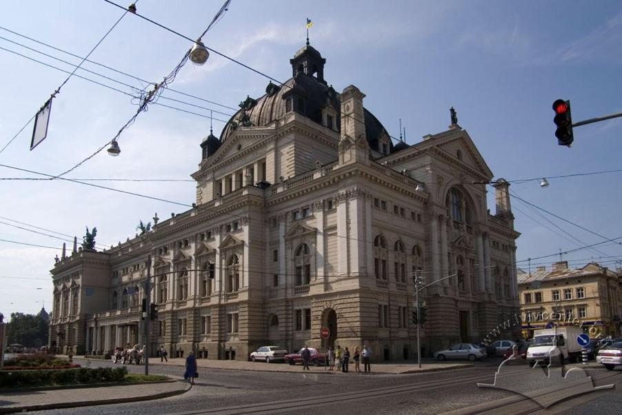 Apt In The Center Of The Town Near The Opera House Appartement Lviv Buitenkant foto